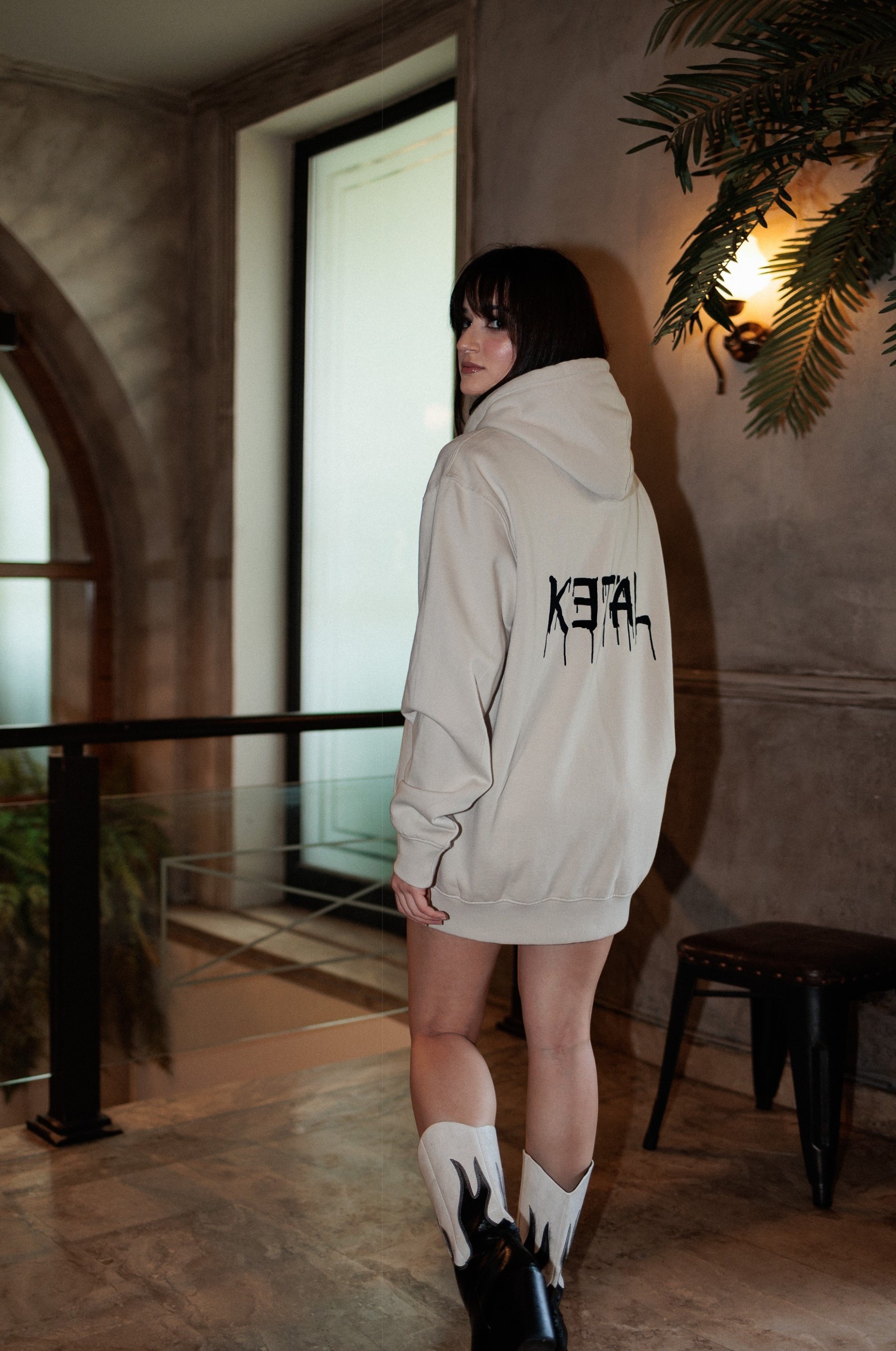HOODIE PAINT IN BEIGE